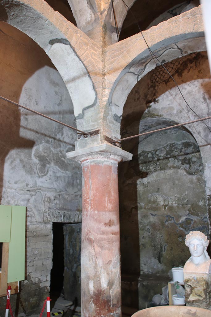 Suburban Baths, Herculaneum, October 2025. Column in north-east corner of atrium.
Photo courtesy of Klaus Heese.
